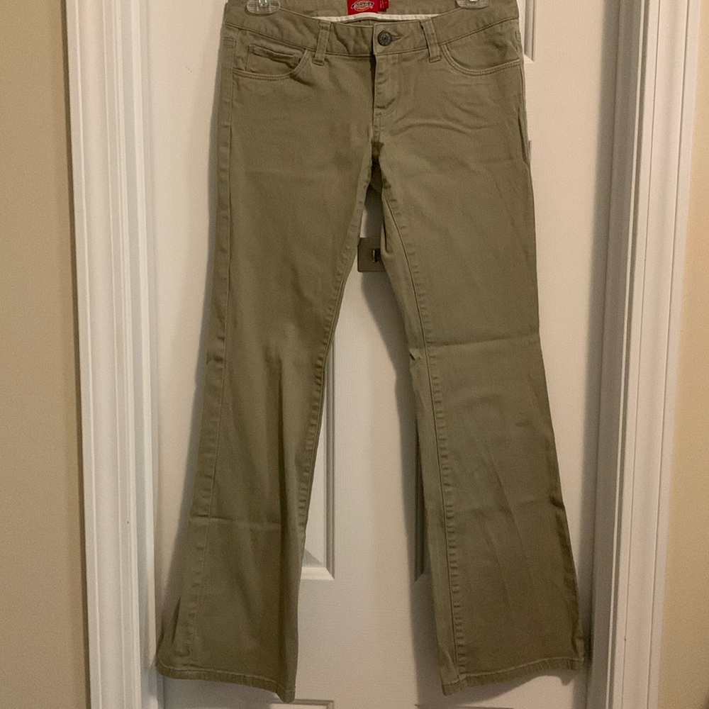 💛 3 for $15 Women’s khakis